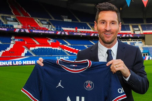 Messi chính thức ra mắt PSG, nhận số áo đặc biệt
