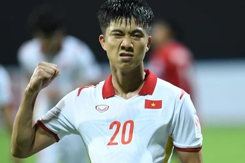 Lập công lần đầu sau 3 năm, Phan Văn Đức dành tặng bàn thắng cho vợ