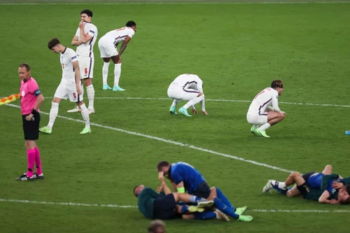 'Bóng ma' luân lưu tiếp tục ám ảnh người Anh