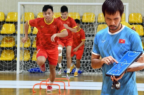 Tuyển futsal Việt Nam tập nặng để đấu 'hàng khủng' Brazil