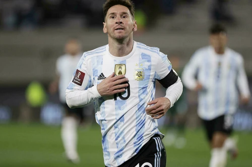 Lập hattrick, Lionel Messi vượt qua Vua bóng đá Pele
