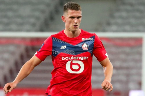 M.U theo đuổi trung vệ mới nổi cao 1m93