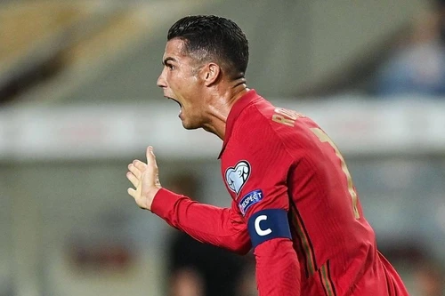 Ronaldo phá kỷ lục ghi bàn qua mọi thời đại