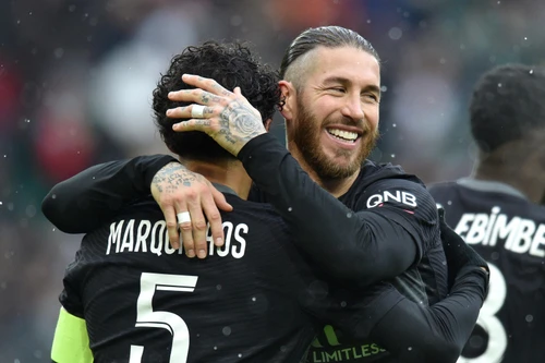 Vừa đá trận đầu cho PSG, Ramos đã lại 'ngồi chơi xơi nước'