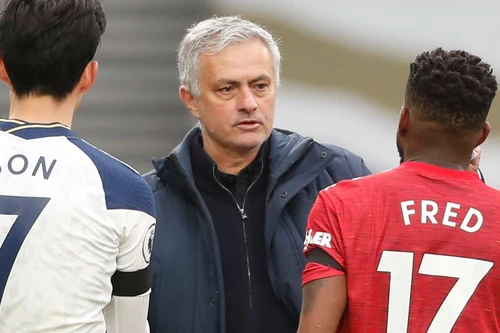 Thua ngược M.U, Mourinho nếm trải mùa giải 'đen tối' nhất sự nghiệp