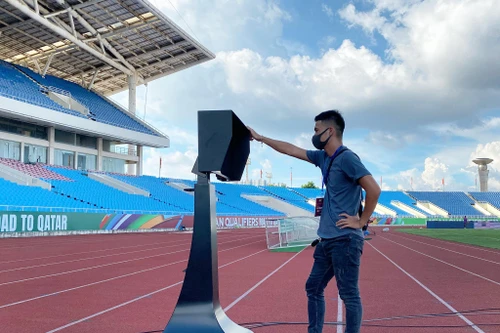 Hình ảnh đầu tiên của VAR trên sân Mỹ Đình