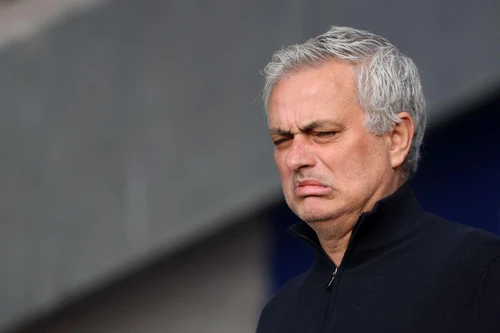 HLV Mourinho có giải nghệ sau khi bị sa thải?