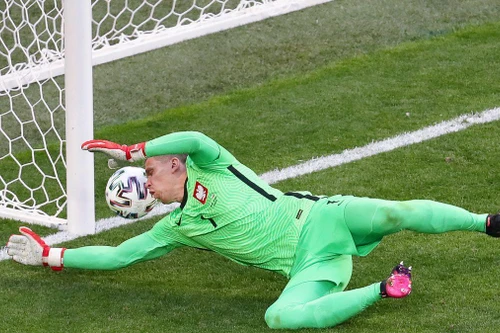 Phản lưới nhà, thủ môn số 1 Juventus sở hữu kỷ lục buồn ở EURO