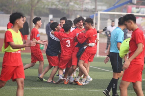 [ẢNH] Hạ nhà đương kim vô địch, THPT Vân Tảo viết tiếp chuyện cổ tích