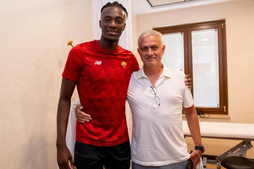 HLV Mourinho chính thức đón 'Drogba 2.0' từ Chelsea 