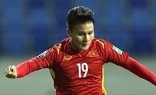 Ngất ngây cú sút chân trái mẫu mực của Quang Hải