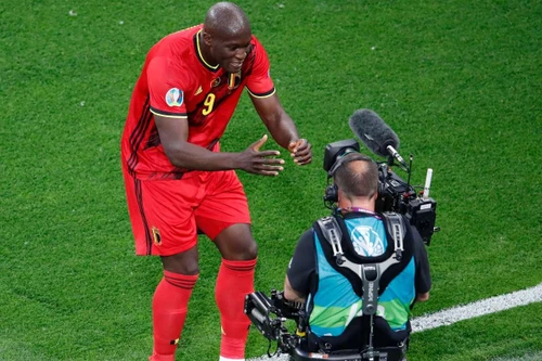 Lukaku gửi thông điệp đặc biệt qua truyền hình khi sút tung lưới Nga