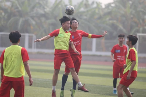 [ẢNH] THPT Phúc Lợi vào bán kết sau trận đấu nghẹt thở với THPT Marie Curie