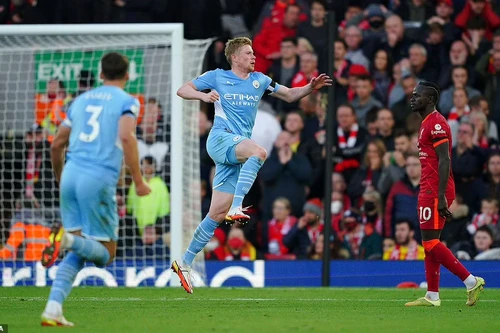 Liverpool và Man City chia điểm kịch tính, Chelsea hưởng lợi