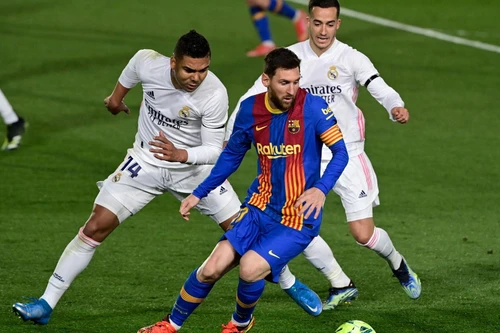 Barca mất oan quả penalty trong trận thua đau Real