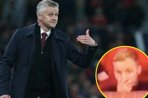 Cay cú HLV Solskjaer, Van de Beek phản ứng cực gắt