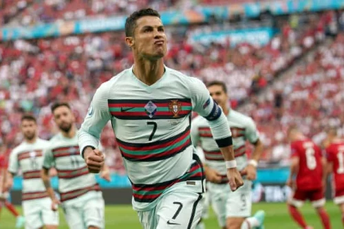 Ronaldo lập một lúc 4 kỷ lục EURO
