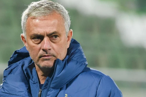 HLV Mourinho quyết tìm kẻ 'đâm sau lưng' mình ở Tottenham