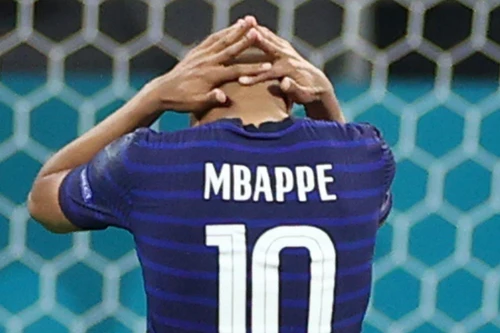 Mbappe bị đồng đội phản ứng thế nào sau trận thua sốc của Pháp?