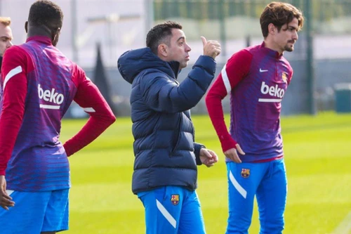 Choáng với 10 quy định hà khắc của Xavi tại Barca