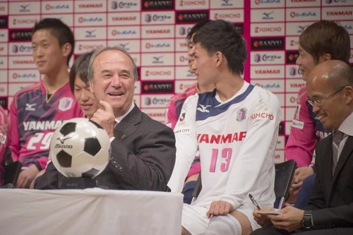 HLV Cerezo Osaka cảnh báo về những thách thức cho Đặng Văn Lâm
