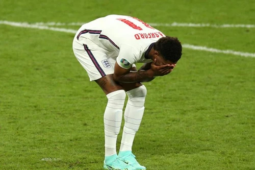 Hậu EURO, Rashford báo hung tin cho M.U