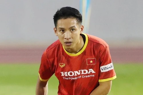 Đỗ Hùng Dũng lỡ chuyến bay sang Singapore cùng ĐT Việt Nam