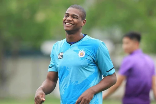 Hà Nội FC đón tiền đạo 'xịn' trở lại trước đại chiến HAGL