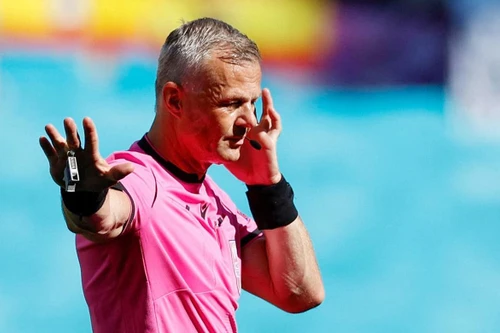 Trọng tài bắt chính chung kết EURO mang điềm lành cho Anh hay Italia?