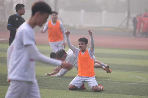 [ẢNH] THPT Hoàng Mai đoạt vé bán kết đầy ấn tượng