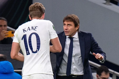 3 cầu thủ nhận thẻ đỏ trong trận HLV Conte ra mắt Tottenham