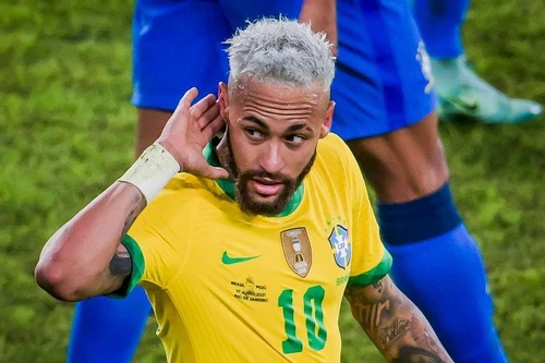 Neymar 'nhảy múa', Brazil đè bẹp Peru