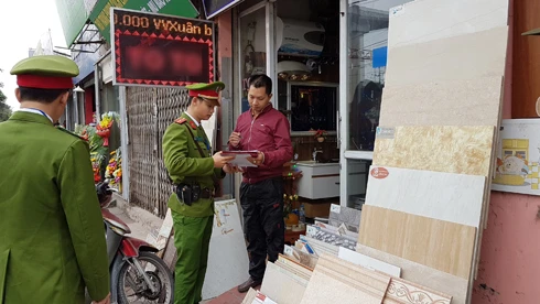 Quyết liệt trả lại vỉa hè cho người đi bộ