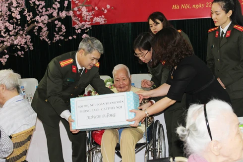 Sẻ chia và yêu thương