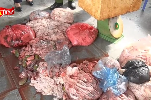 "Rùng mình" với cơ sở sơ chế mỡ, nội tạng động vật "bẩn" ngay gần nghĩa trang