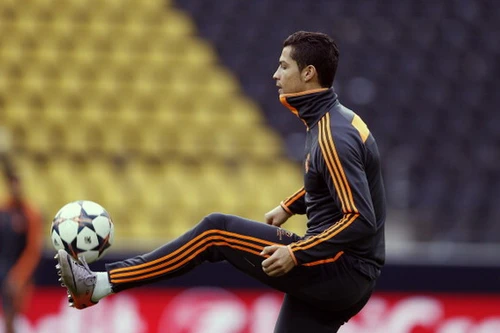 Ronaldo trở lại tập luyện trước "đại chiến" Bayern