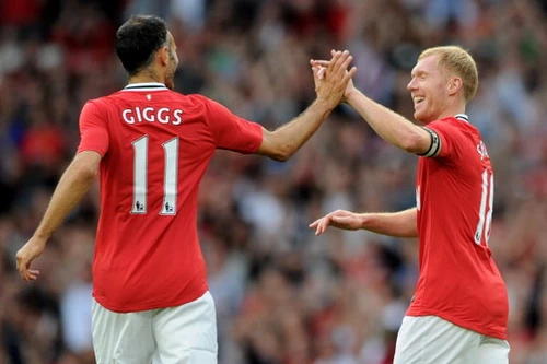 Scholes trở lại hỗ trợ Giggs buổi tập của Man Utd