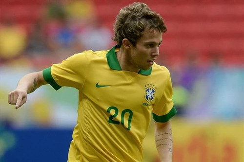 Bernard: Arsenal không đủ tiền mua tôi