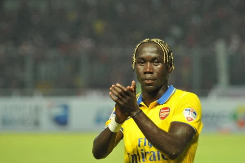 Sagna tiếp tục trì hoãn gia hạn với Arsenal