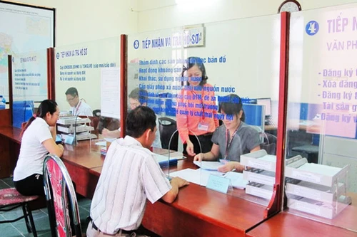 Cán bộ xã vẫn còn làm khó khi người dân hỏi thông tin đất đai