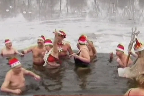 Tiệc giáng sinh dưới làn nước giá lạnh