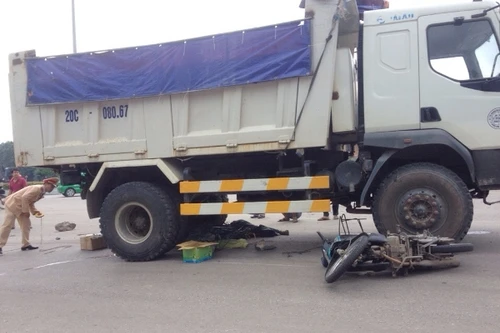 Người đàn ông bị xe ben kéo lê 17m, tử vong tại chỗ