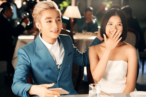 Sơn Tùng M-TP thân mật cùng Suni Hạ Linh trong hậu trường 