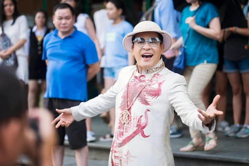 Thanh Bạch ngồi ghế "nóng" cùng Việt Hương 