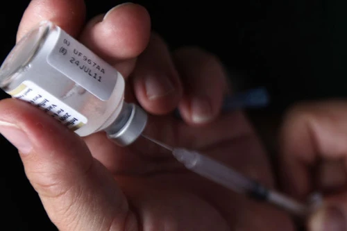 Phạt tù cha mẹ không cho con tiêm phòng