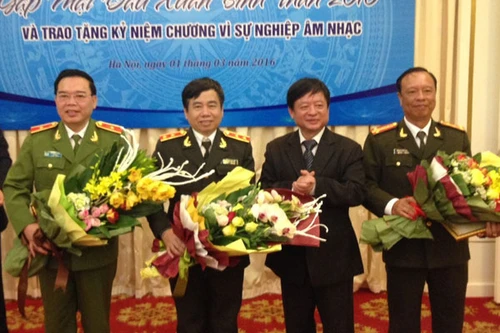 Trao Kỷ niệm chương "Vì sự nghiệp âm nhạc" cho 5 hội viên Chi hội Nhạc sĩ CAND