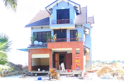 Di dời thành công biệt thự 800 tấn ở Nghệ An