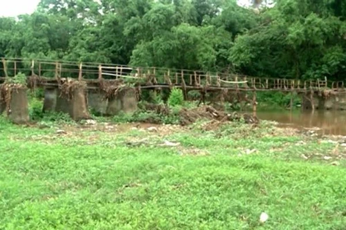 Ẩn họa tai nạn từ cây cầu 40 năm tuổi