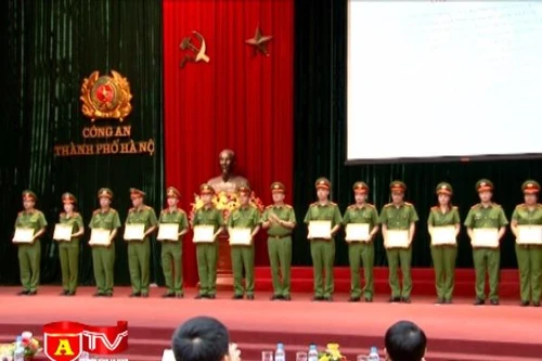 Hình ảnh người chiến sĩ công an Thủ đô ngày càng gần gũi với nhân dân