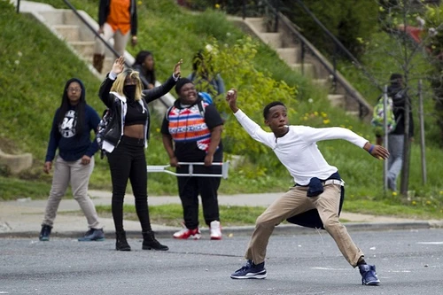 Baltimore (Mỹ) bạo động sau cái chết mới nhất của thanh niên da đen 